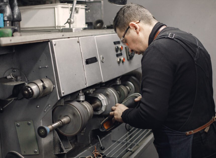 Large Part Injection Molding: How a Large Tonnage Contract Molder Manufacturer Delivers Precision at Scale